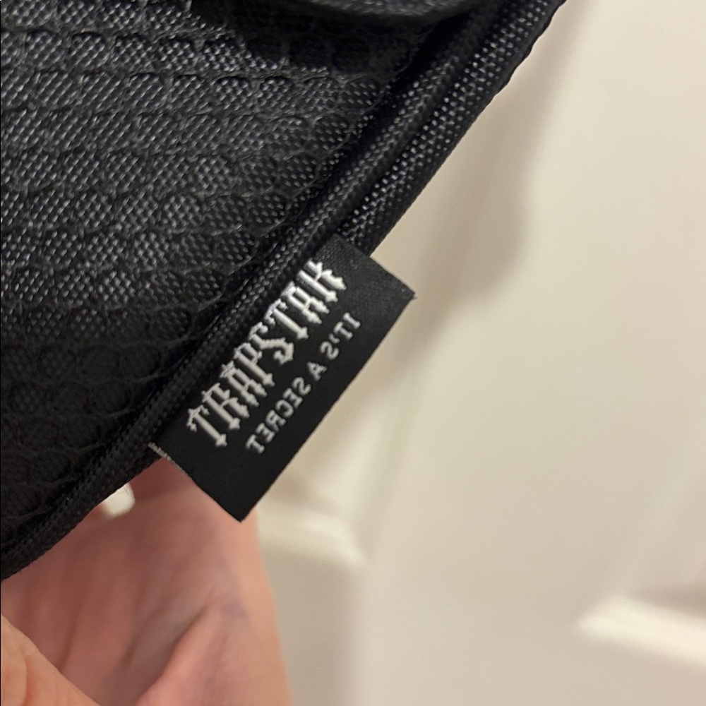 Trapstar Irongate T Crossbody Bag - Picture 4 of 9